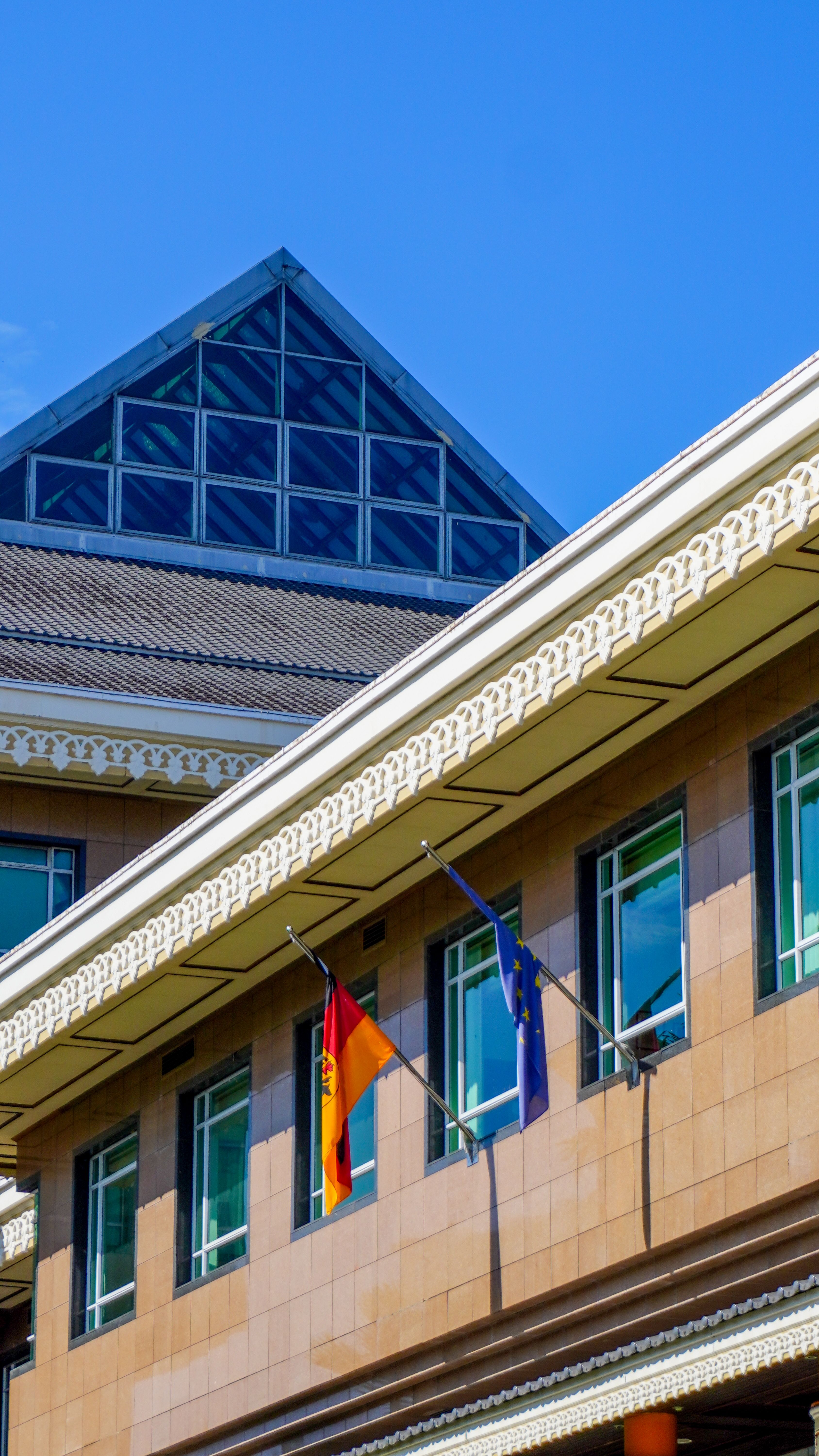 University and institutional partnership
